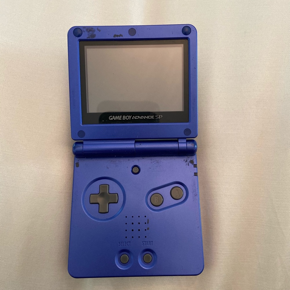 Nintendo game boy. COMES WITH GAME